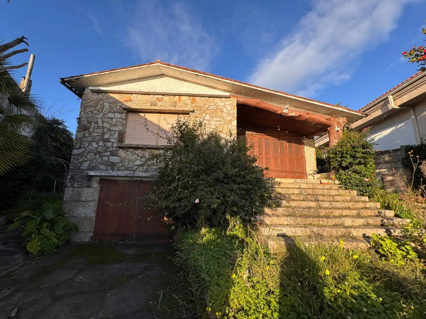 Außenansicht von Haus oder Chalet zum Verkauf in Sanxenxo mit Heizung, Privatgarten und Terrasse