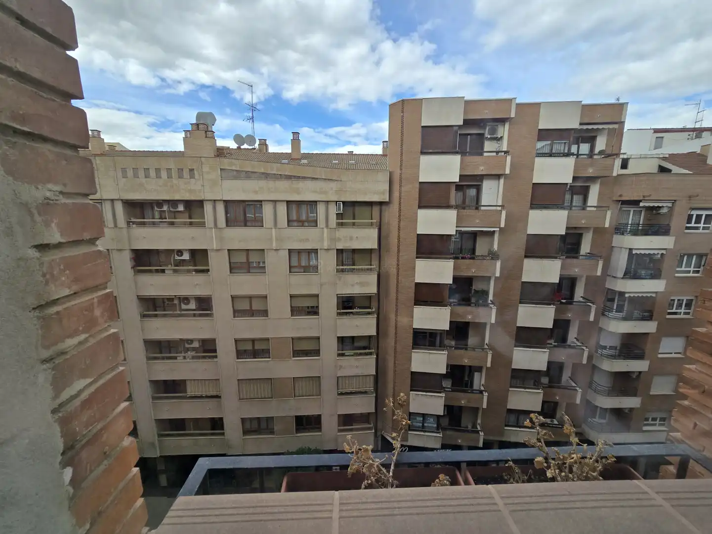 Vista exterior de Piso en venta en  Logroño con Aire acondicionado, Calefacción y Terraza
