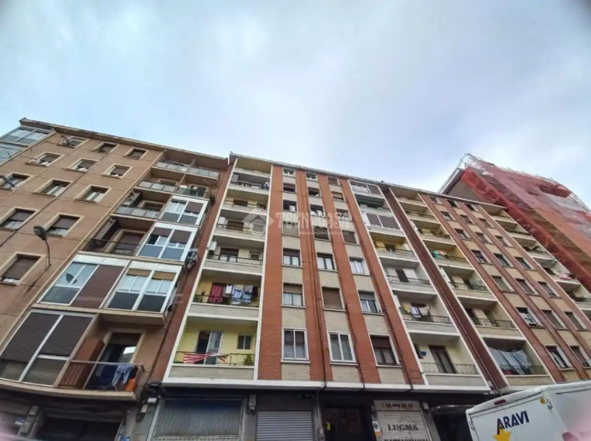 Vista exterior de Piso en venta en Bilbao  con Calefacción