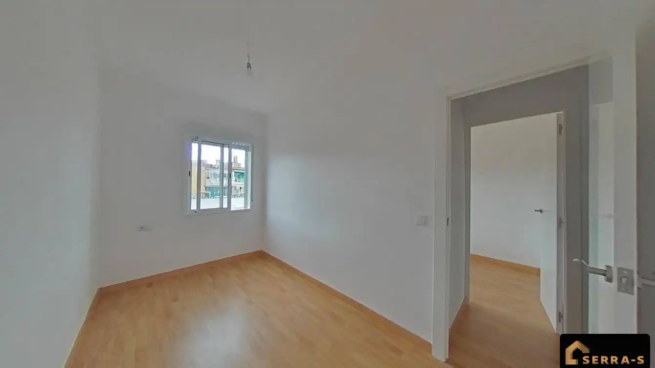 Bedroom of Flat for sale in Mataró  with Parquet flooring and Terrace