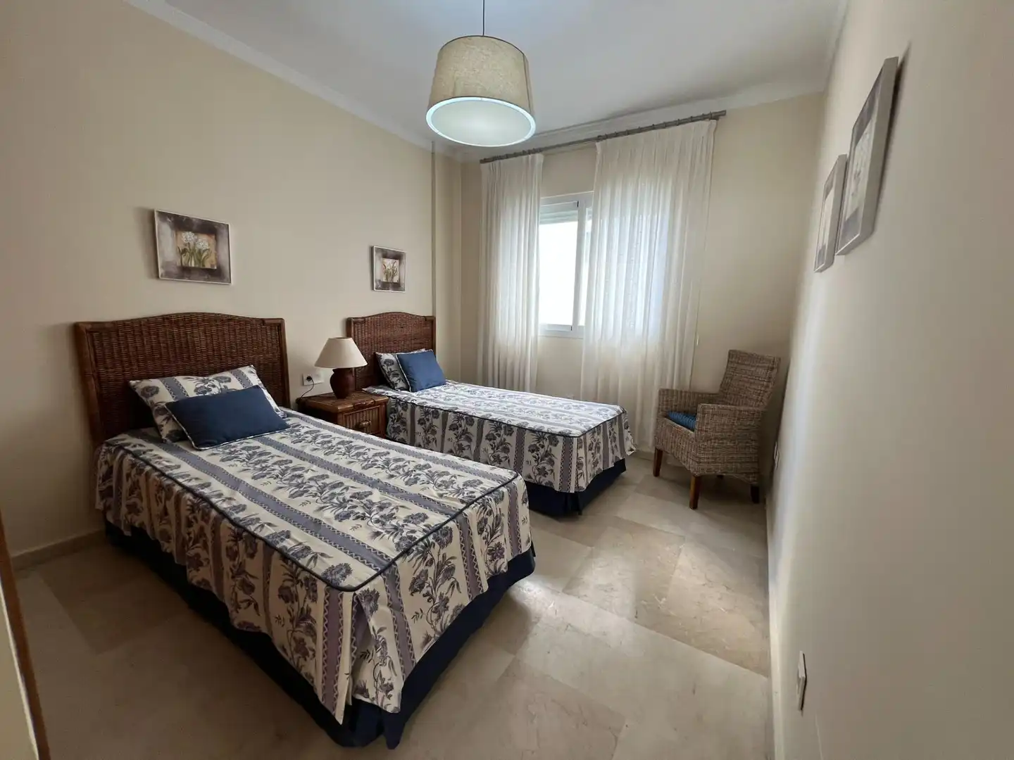 Schlafzimmer von Wohnungen zur Miete in Marbella mit Klimaanlage, Heizung und Terrasse