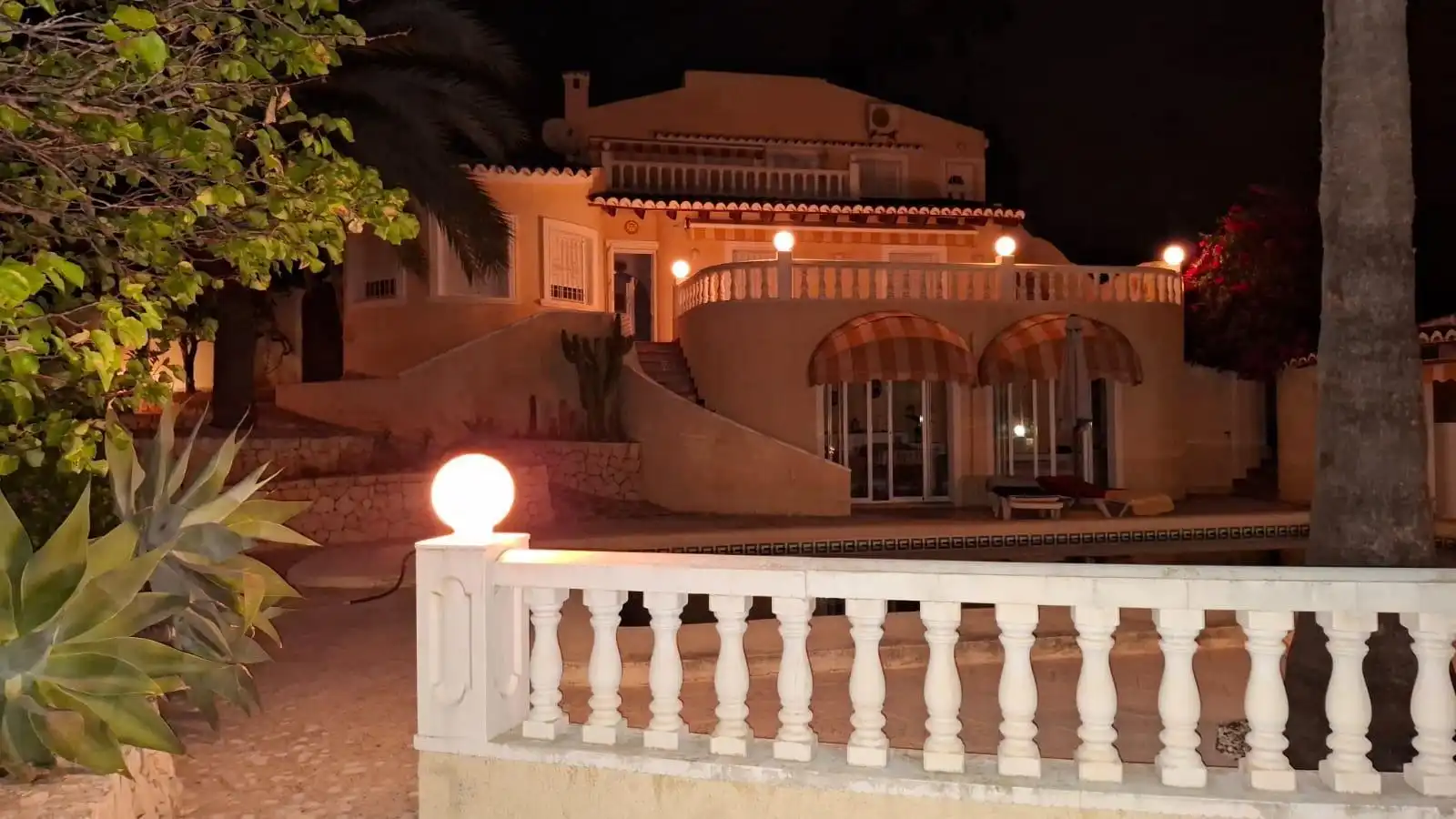 Vista exterior de Casa o xalet en venda en Benissa amb Aire condicionat, Calefacció i Jardí privat