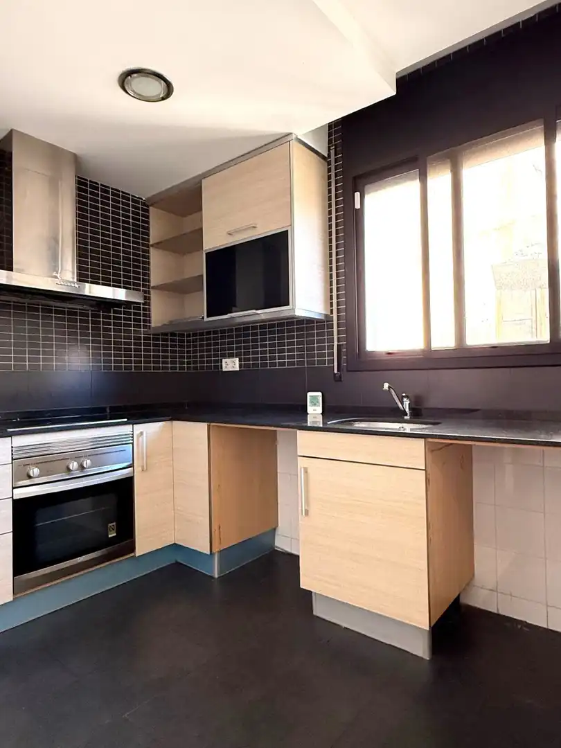 Cocina de Piso en venta en Sant Vicenç Dels Horts con Aire acondicionado y Calefacción