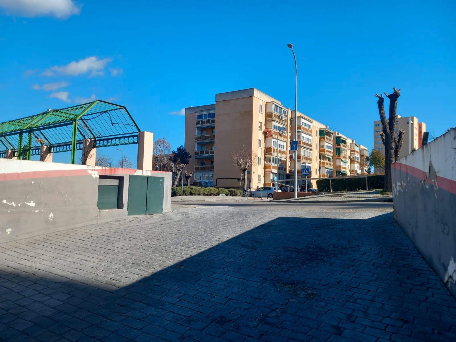 Vista exterior de Garatge en venda en Coslada