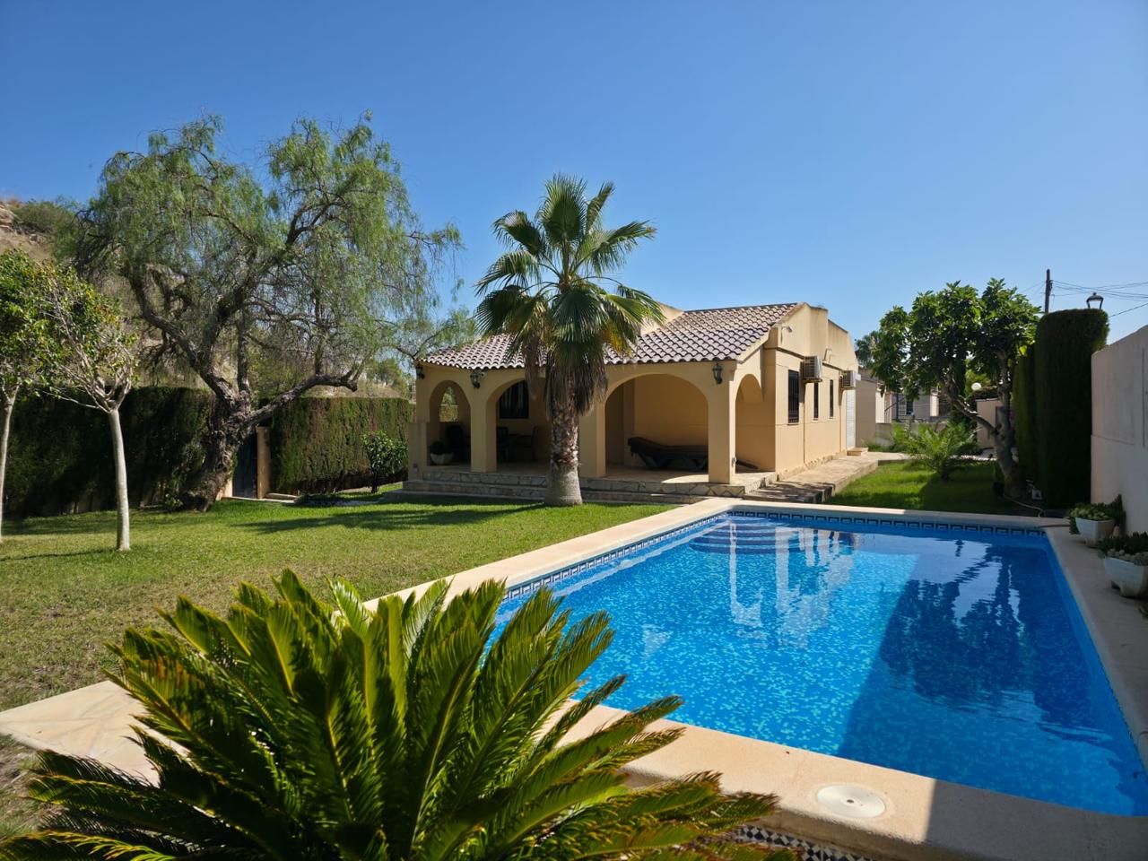 Garden of House or chalet for sale in El Campello  with Air Conditioner, Terrace and Swimming Pool