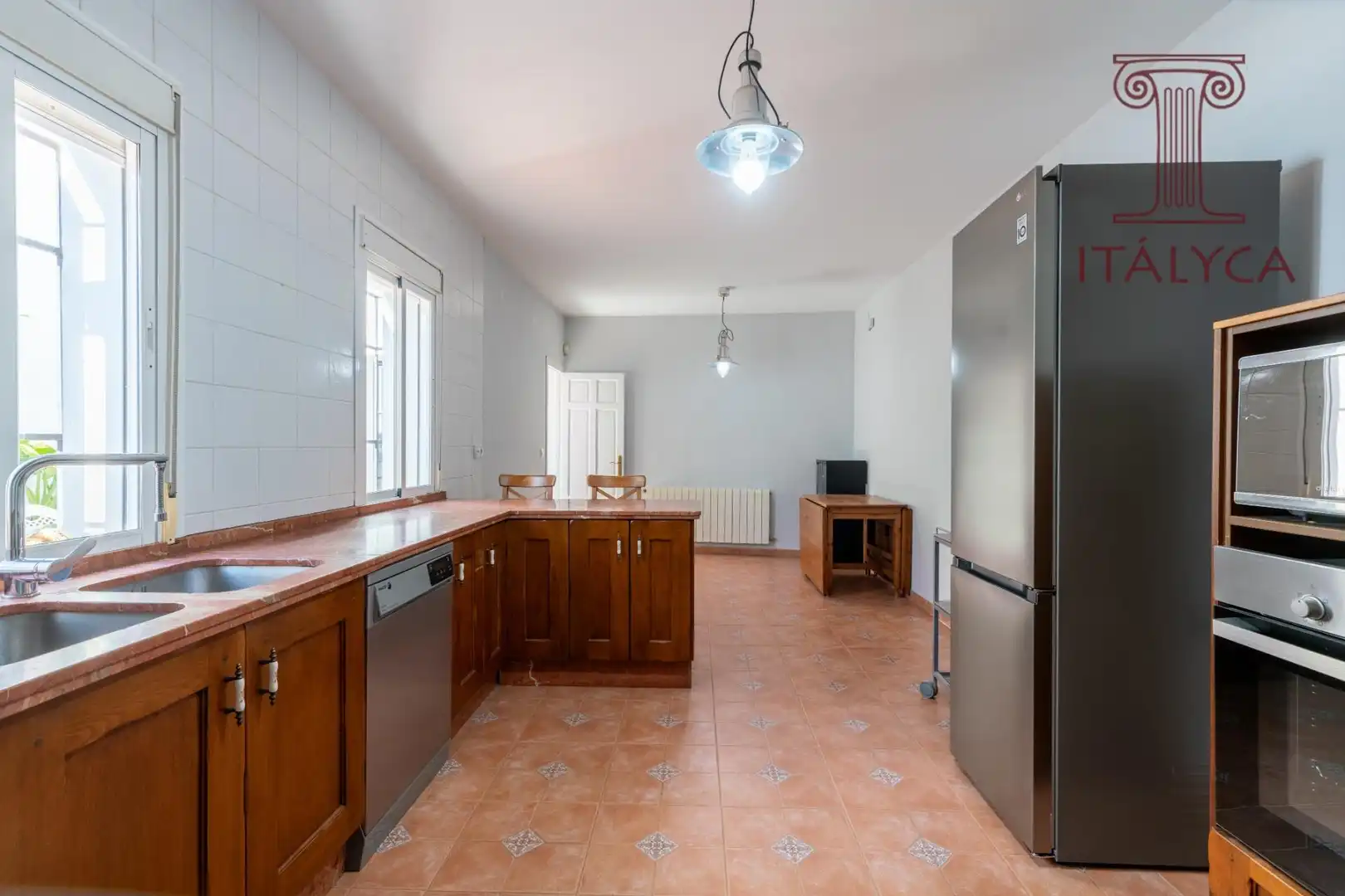 Cuina de Casa o xalet en venda en Bormujos amb Aire condicionat, Calefacció i Jardí privat