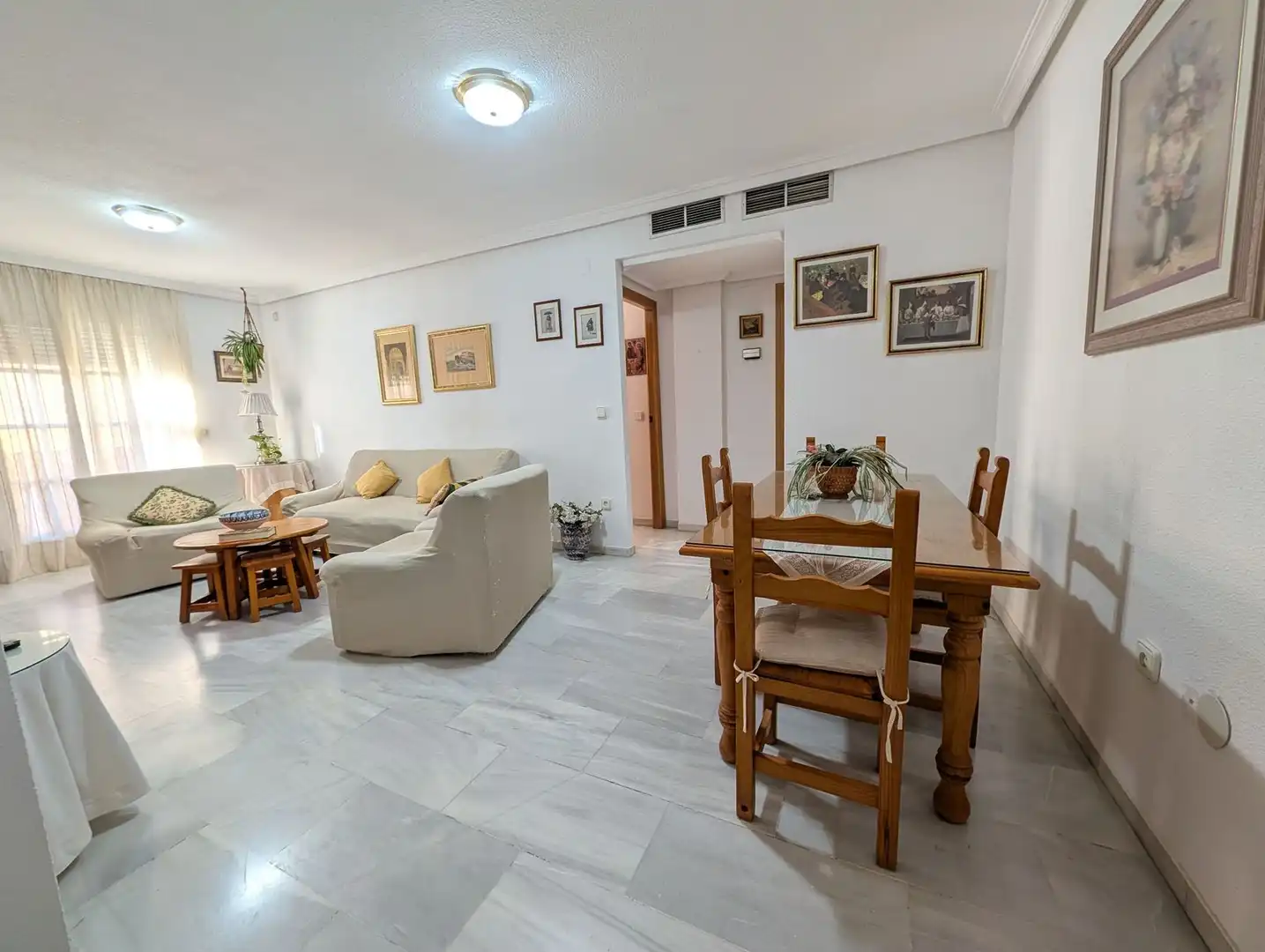 Sala de estar de Apartamento de alquiler en Estepona con Amueblado y Balcón