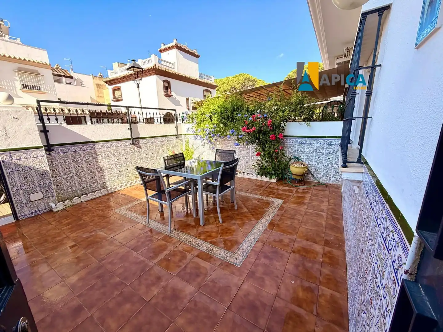 Terrasse von Einfamilien-Reihenhaus zum Verkauf in Barbate mit Klimaanlage, Heizung und Terrasse