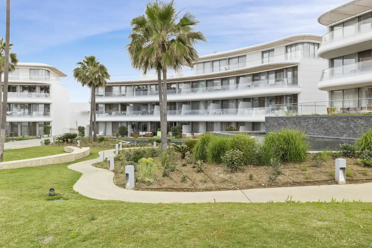 Vista exterior de Apartamento en venta en Estepona con Aire acondicionado, Terraza y Piscina comunitaria