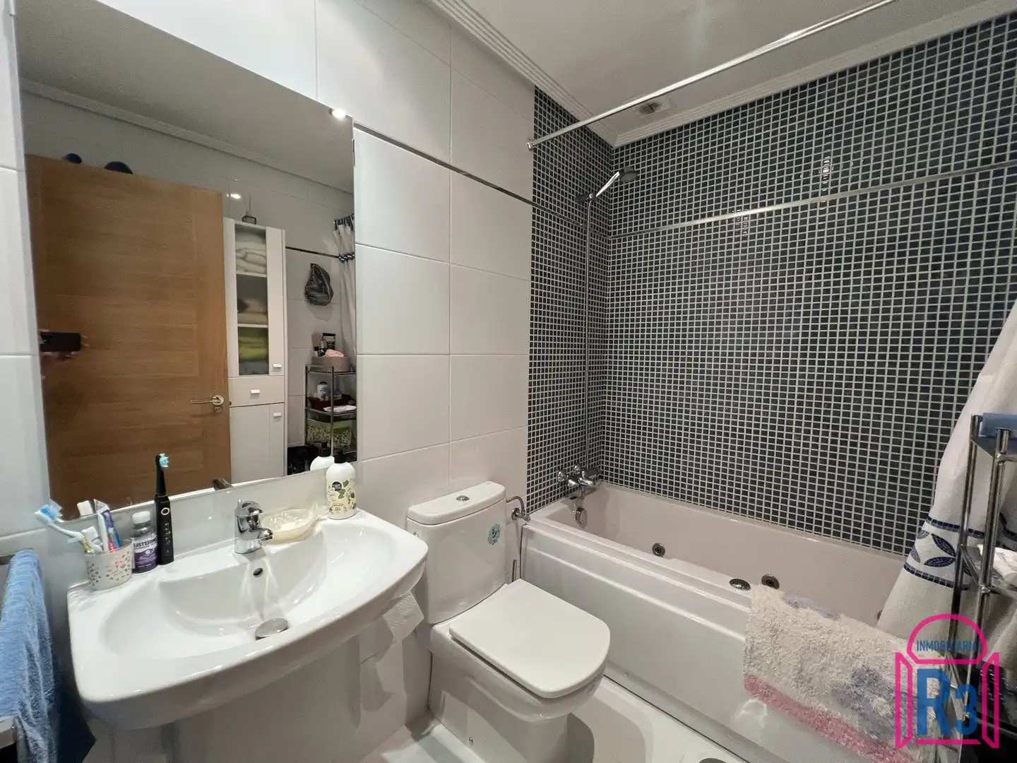 Bathroom of Apartments for sale in León Capital   with Heating, Storage room and Furnished