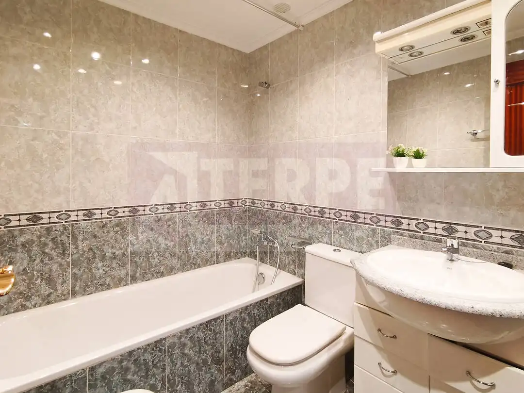Bathroom of Flat for sale in Errenteria  with Heating, Furnished and Balcony