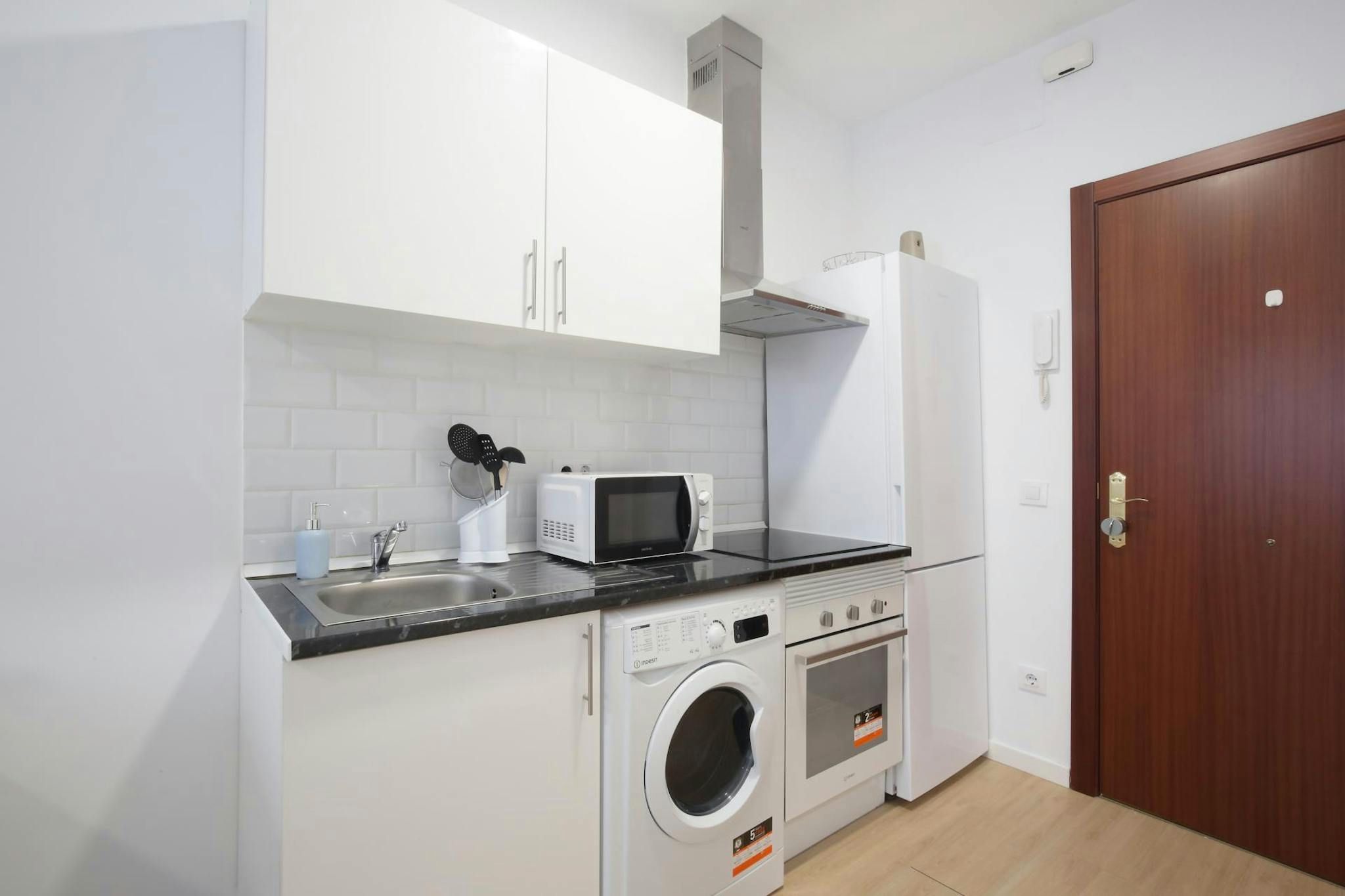Kitchen of Flat to rent in  Madrid Capital  with Air Conditioner, Heating and Furnished