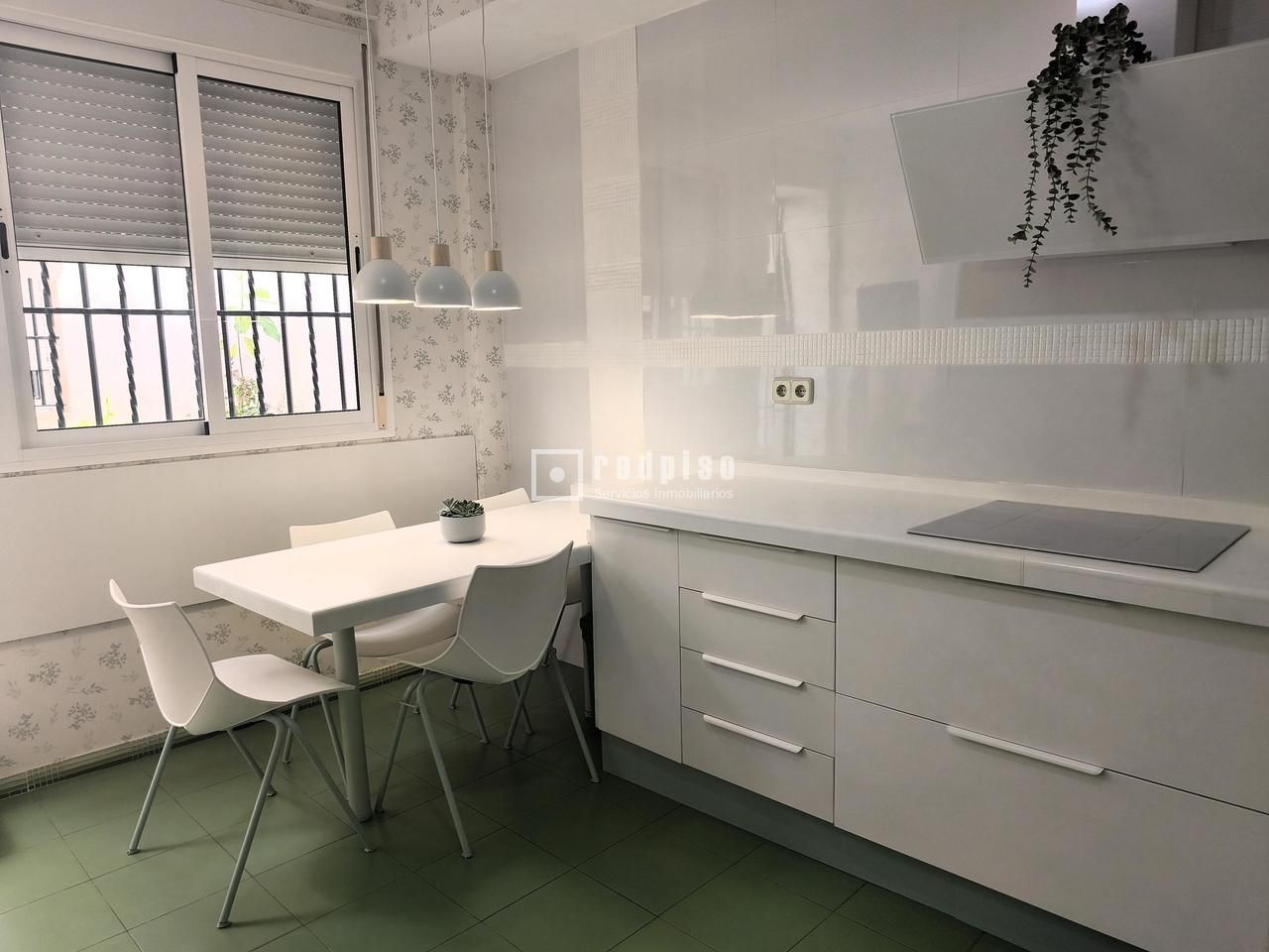 Kitchen of Flat to rent in  Sevilla Capital  with Air Conditioner, Terrace and Furnished