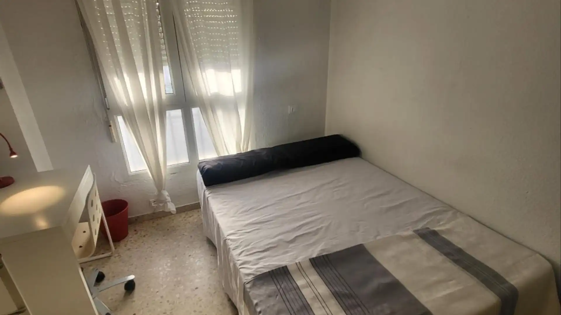 Bedroom of Apartments for share in  Sevilla Capital  with Furnished, Washing machine and Internet