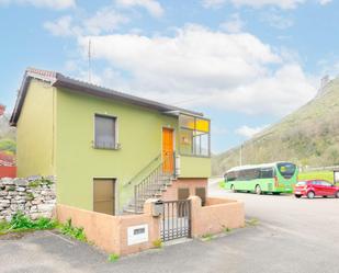 Vista exterior de Finca rústica en venda en Morcín amb Calefacció i Jardí privat