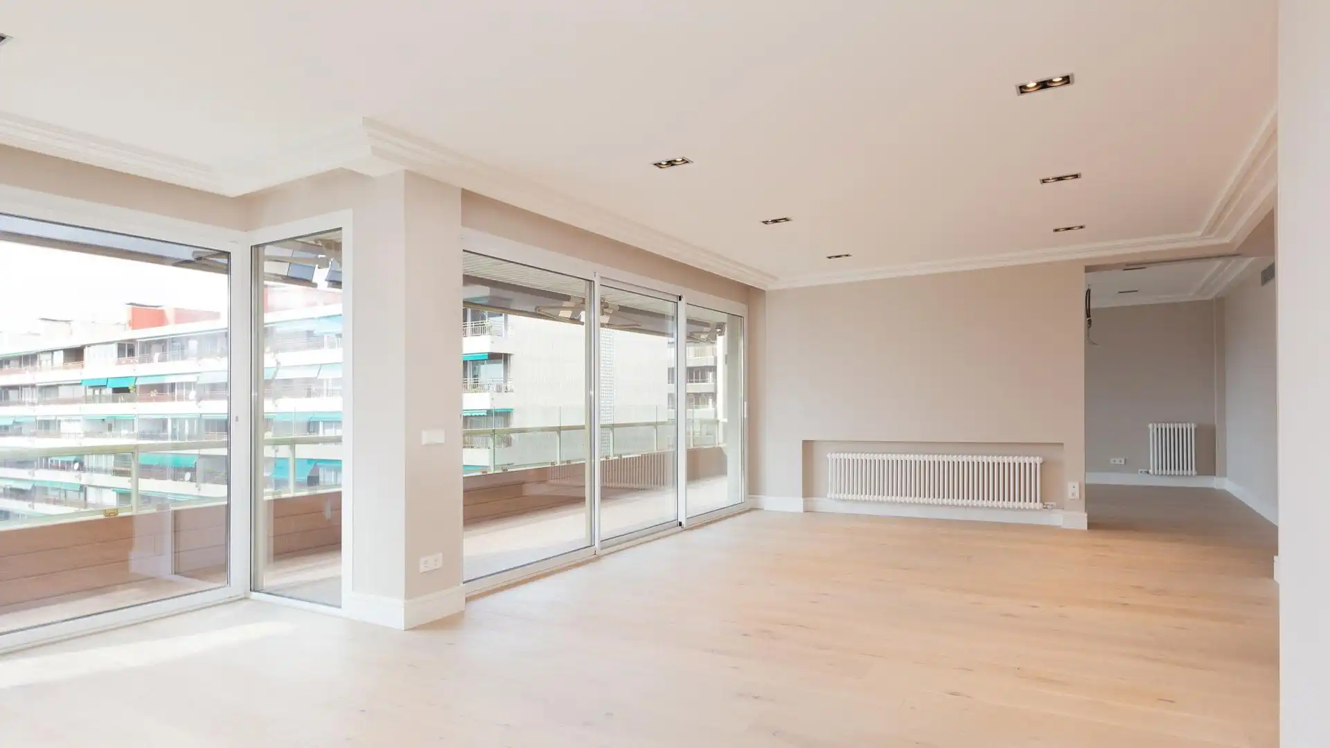 Flat for rent in  Barcelona Capital  with Air Conditioner, Parquet flooring and Terrace