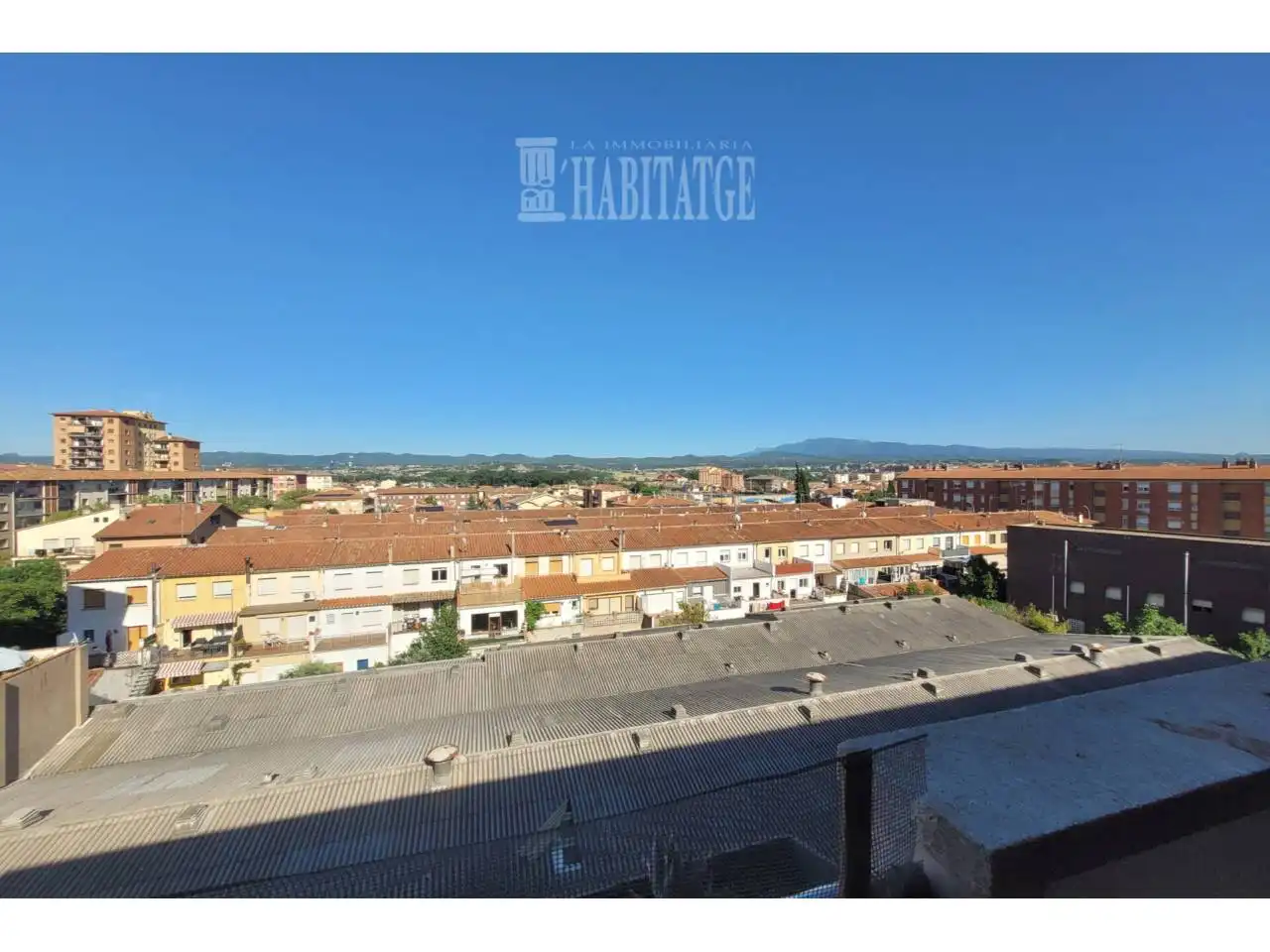 Außenansicht von Wohnung zum Verkauf in Vic mit Heizung, Terrasse und Abstellraum