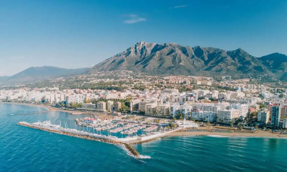 Vista exterior de Pis en venda en Marbella amb Calefacció i Terrassa
