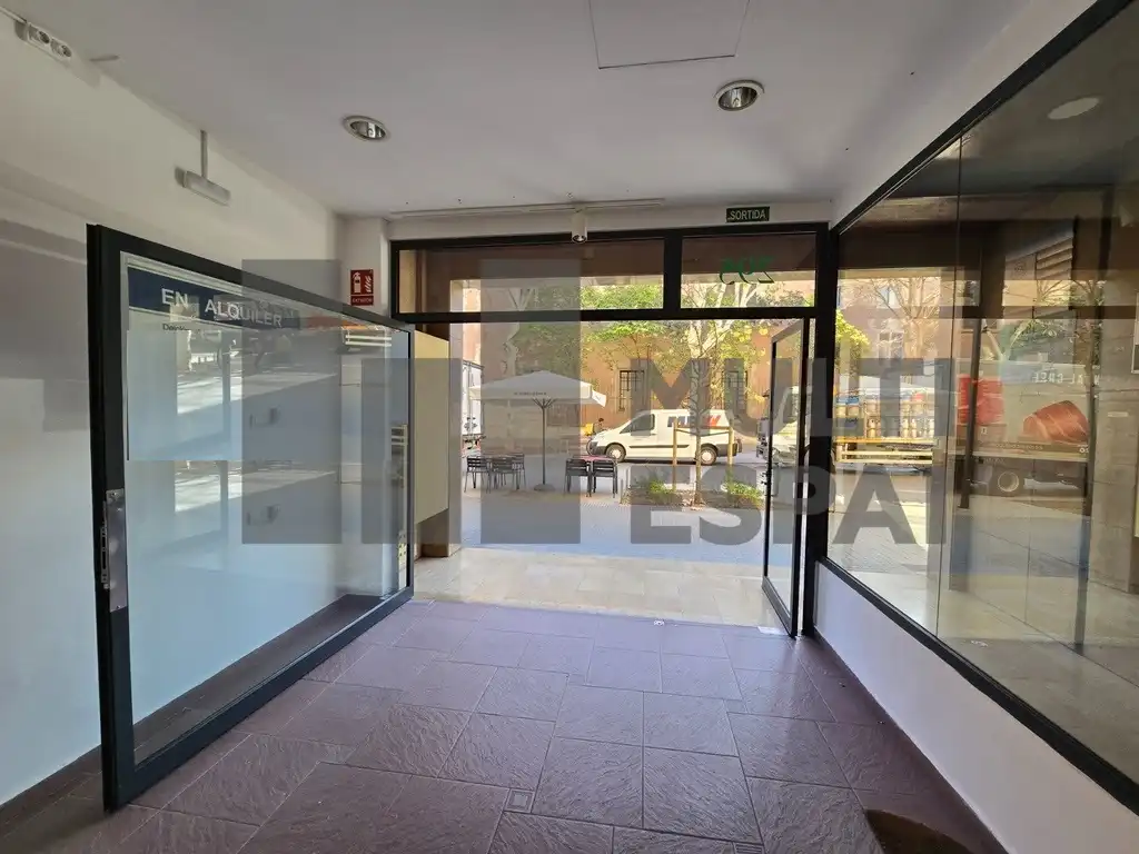 Business premises to rent in Carrer del Consell de Cent, imagen 3