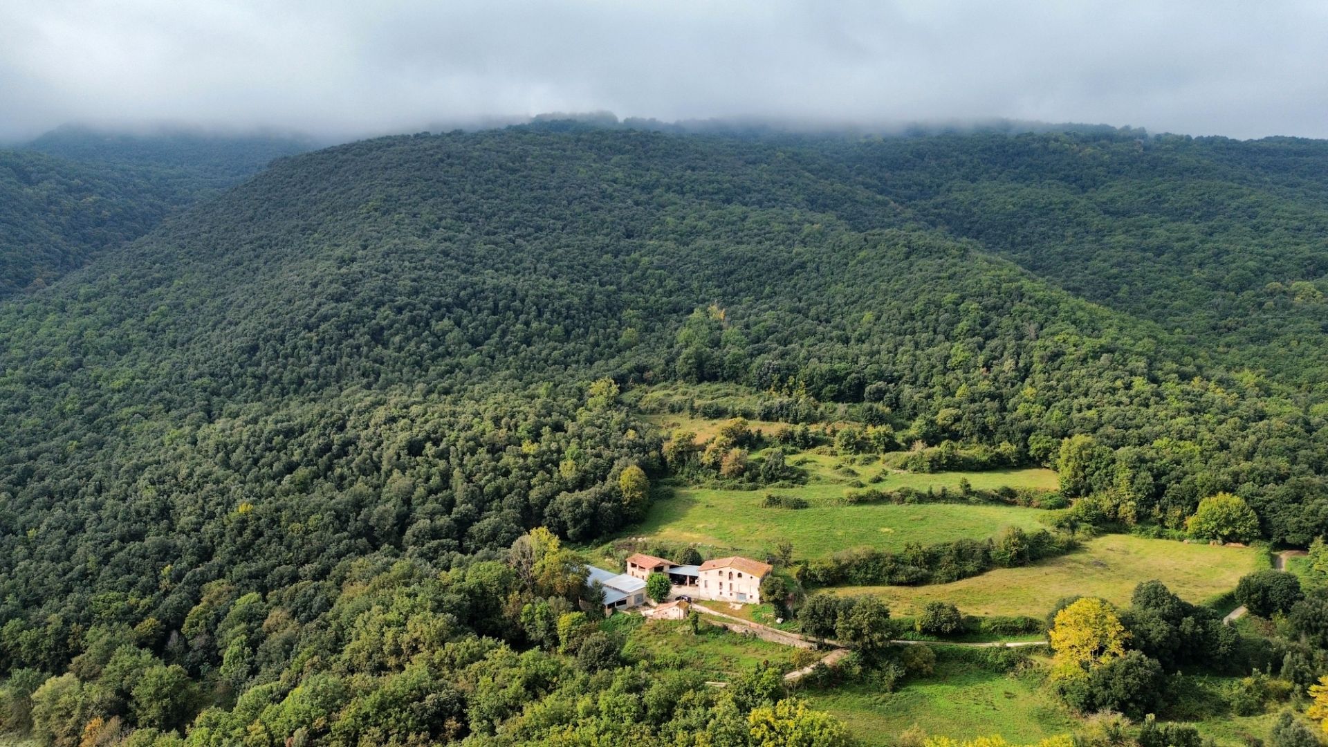 Vista exterior de Finca rústica en venda en Sant Feliu de Pallerols amb Jardí privat i Terrassa
