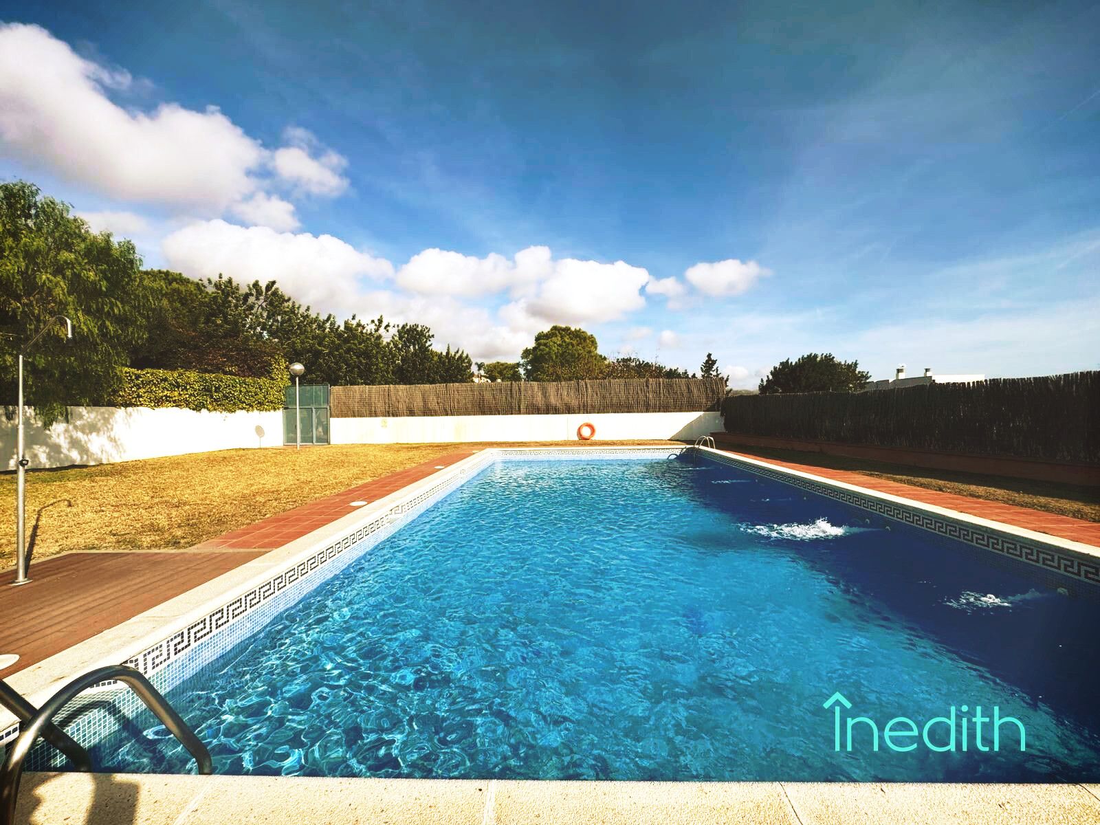 Piscina de Casa o xalet en venda en Vilanova i la Geltrú amb Calefacció, Jardí privat i Parquet