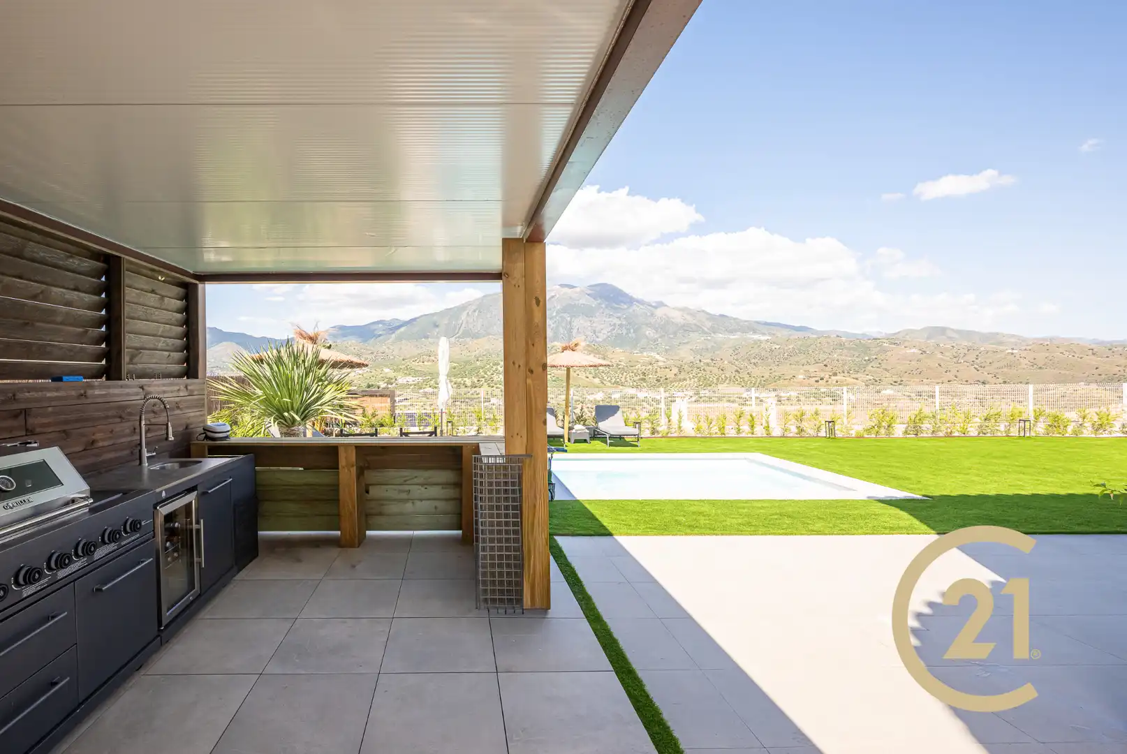 Terrassa de Casa o xalet en venda en Viñuela amb Jardí privat, Terrassa i Traster