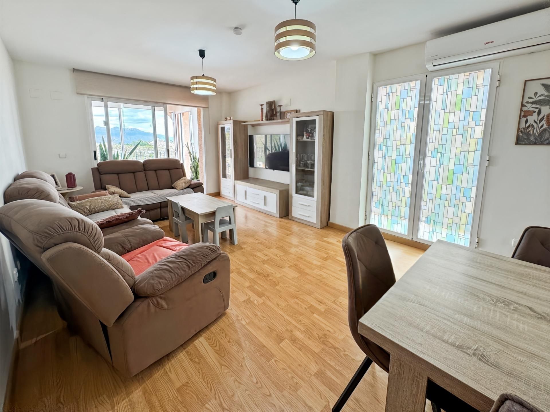 Sala de estar de Piso en venta en La Nucia con Aire acondicionado, Calefacción y Jardín privado