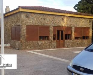 Vista exterior de Casa o xalet en venda en Utrera amb Aire condicionat, Jardí privat i Terrassa