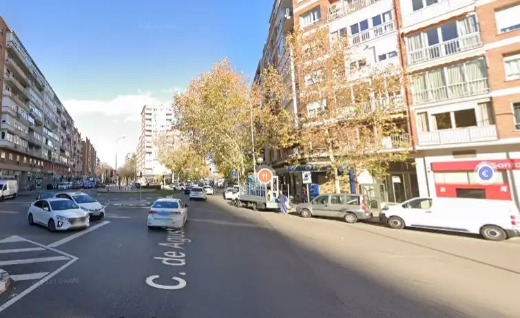 Vista exterior de Local en traspaso en Madrid con Aire acondicionado, Calefacción y Amueblado