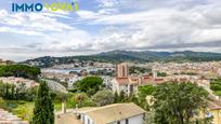 Vista exterior de Àtic en venda en Sant Feliu de Guíxols amb Aire condicionat i Terrassa