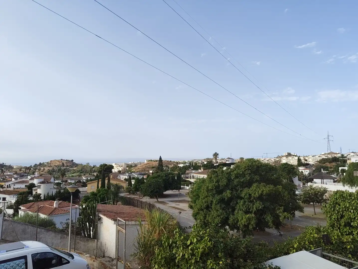 Vista exterior de Casa o xalet en venda en Benalmádena amb Aire condicionat, Calefacció i Jardí privat