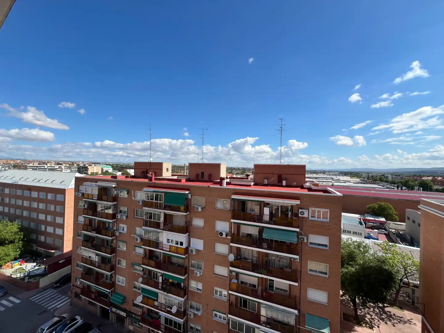 Vista exterior de Pis en venda en Alcalá de Henares amb Aire condicionat, Terrassa i Moblat