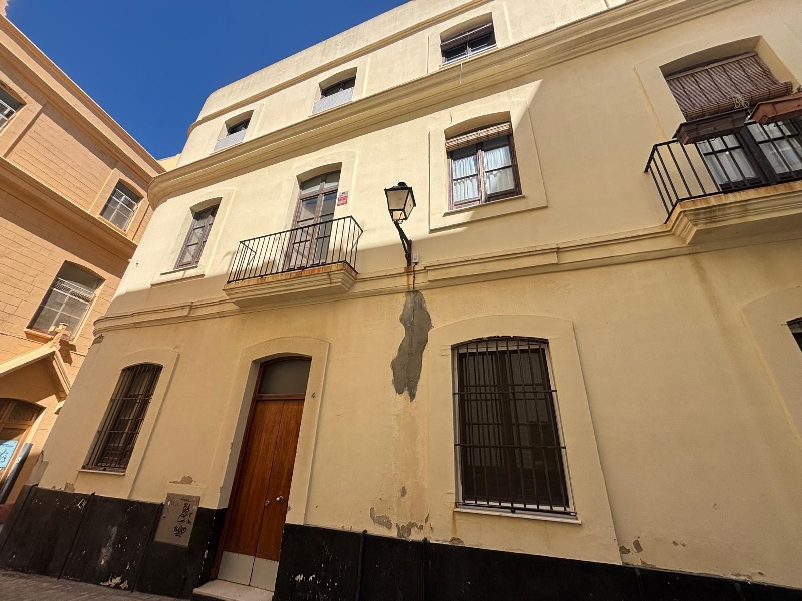 Exterior view of Planta baja for sale in  Cádiz Capital  with Terrace and Balcony