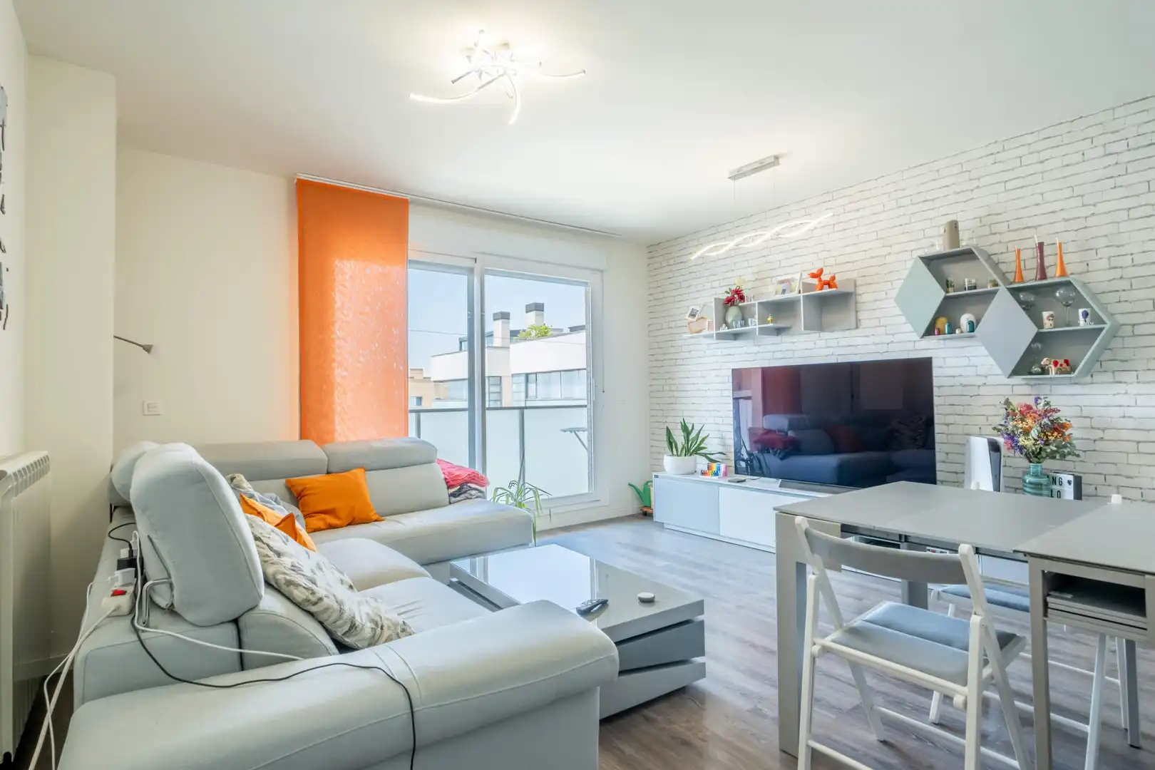 Sala de estar de Ático en venta en Zaragoza con Calefacción, Jardín privado y Terraza