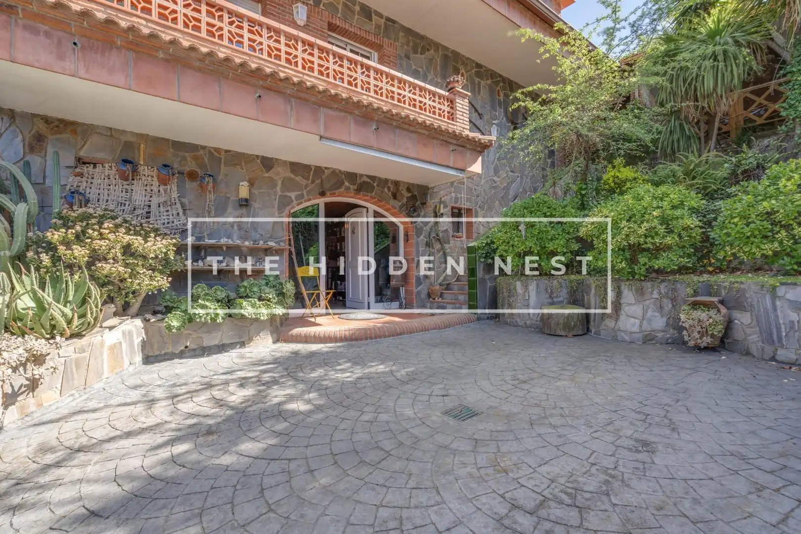 Vista exterior de Casa o xalet en venda en Rubí amb Aire condicionat, Jardí privat i Terrassa