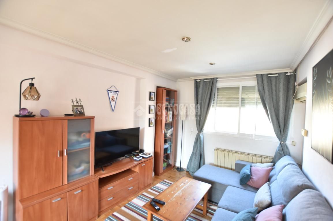 Living room of Flat for sale in  Madrid Capital