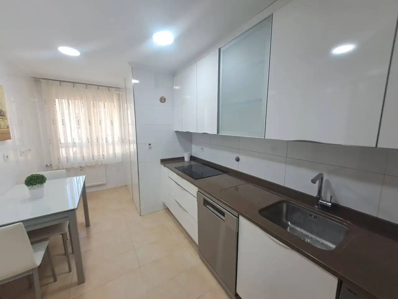 Flat for rent in Calle Antonio Machado, Reyes Católicos