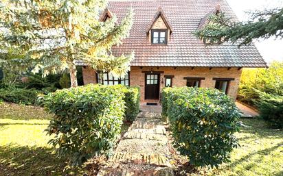 Außenansicht von Haus oder Chalet zum verkauf in Valdefresno mit Heizung, Privatgarten und Terrasse