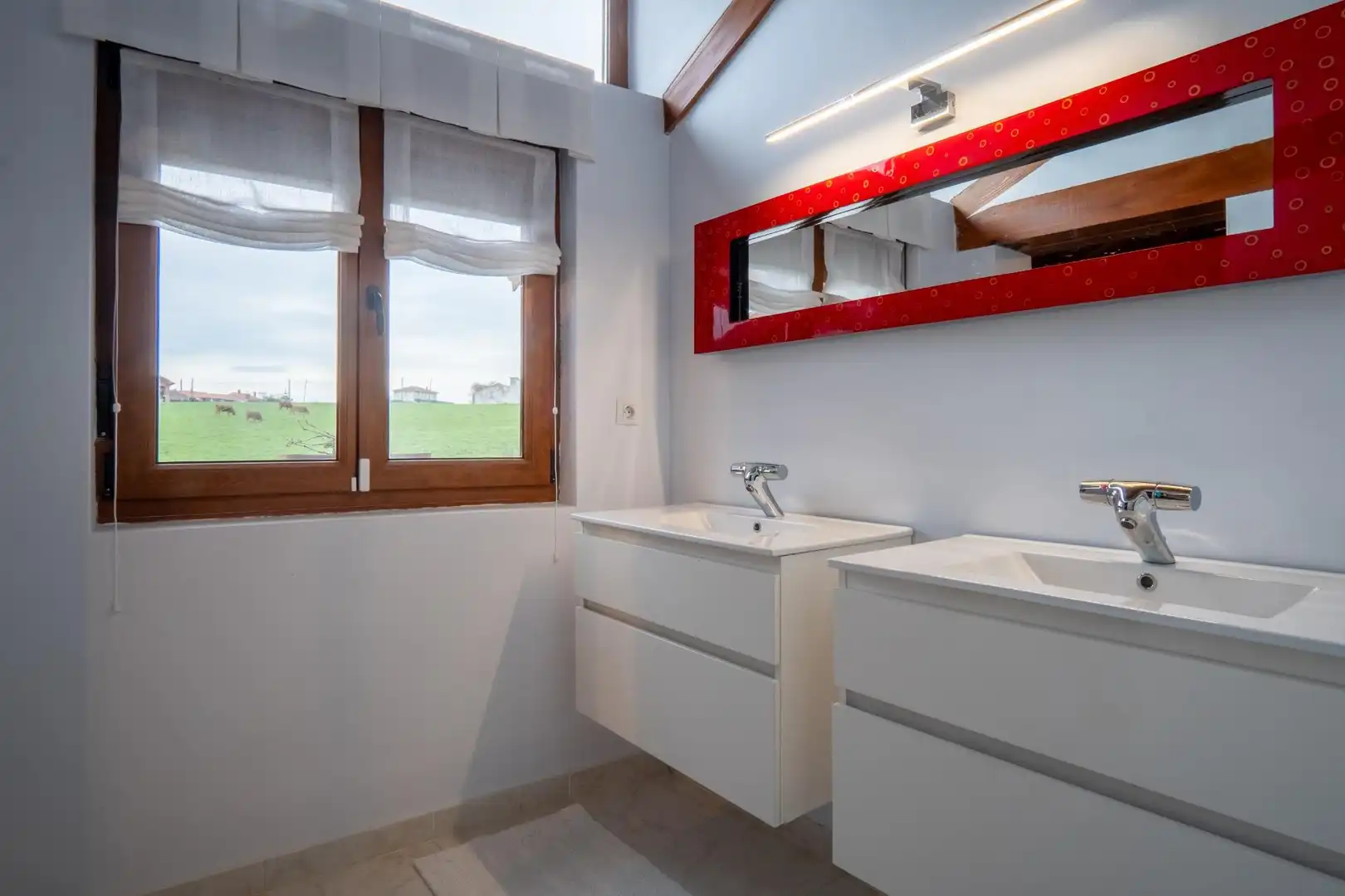 Bany de Casa o xalet en venda en Santillana del Mar amb Calefacció, Jardí privat i Terrassa