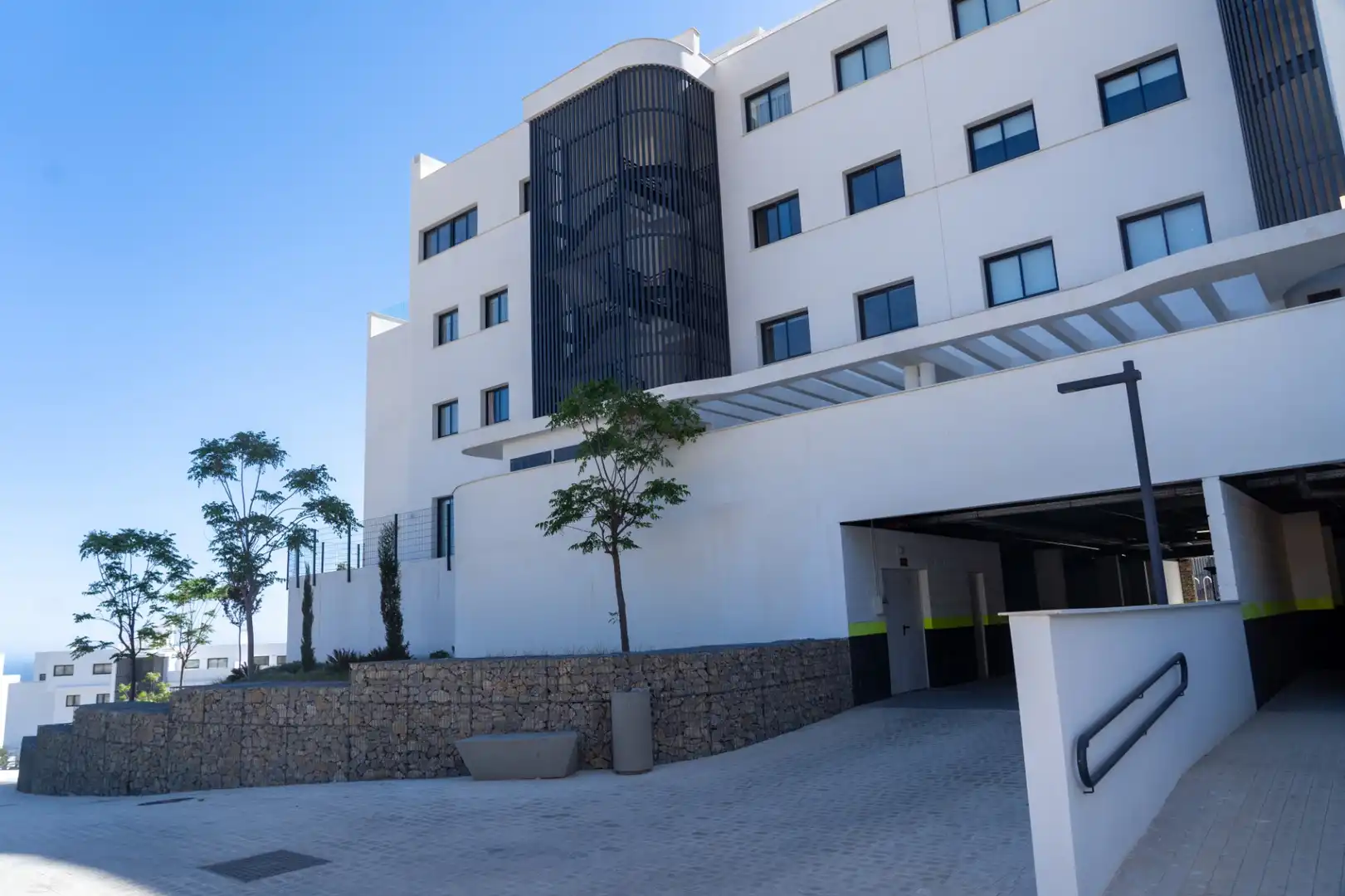 Außenansicht von Wohnung zum Verkauf in Fuengirola mit Klimaanlage, Heizung und Terrasse