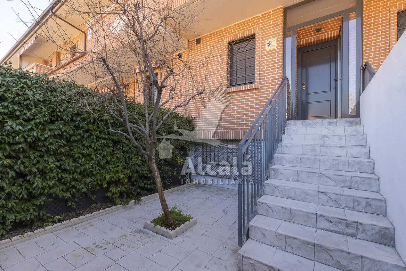 Vista exterior de Casa o xalet en venda en Alcalá de Henares amb Aire condicionat, Calefacció i Jardí privat