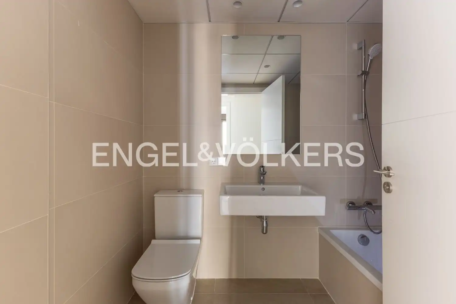 Baño de Piso de alquiler en Valencia con Aire acondicionado, Calefacción y Jardín privado