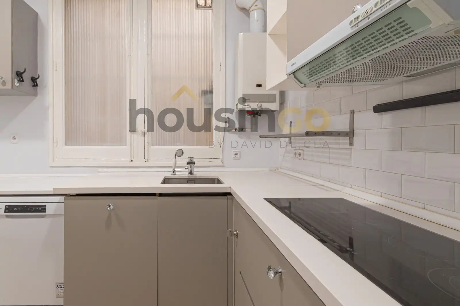 Kitchen of Flat for rent in Madrid  with Heating, Terrace and Oven