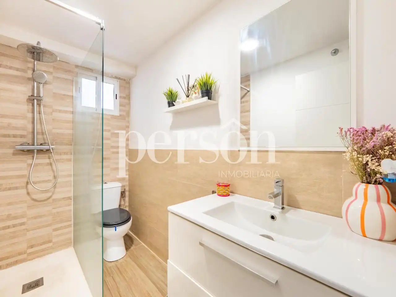 Baño de Piso en venta en Valencia con Aire acondicionado, Calefacción y Amueblado