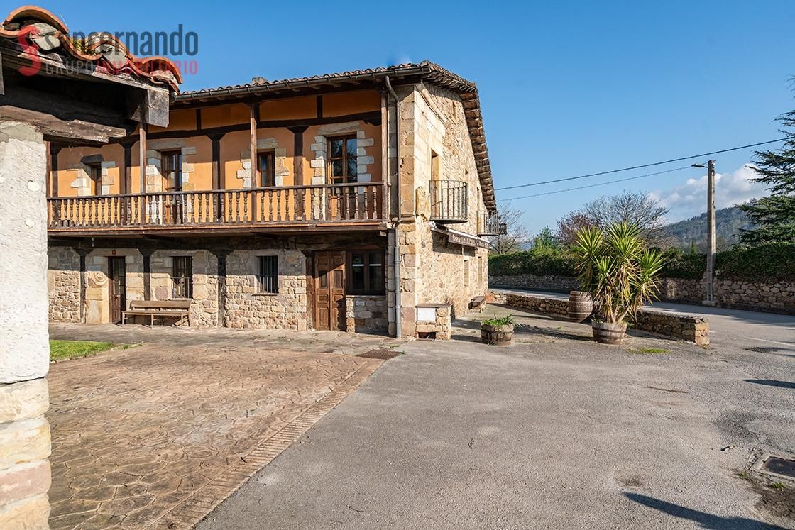 Vista exterior de Casa o xalet en venda en Molledo amb Calefacció, Jardí privat i Terrassa