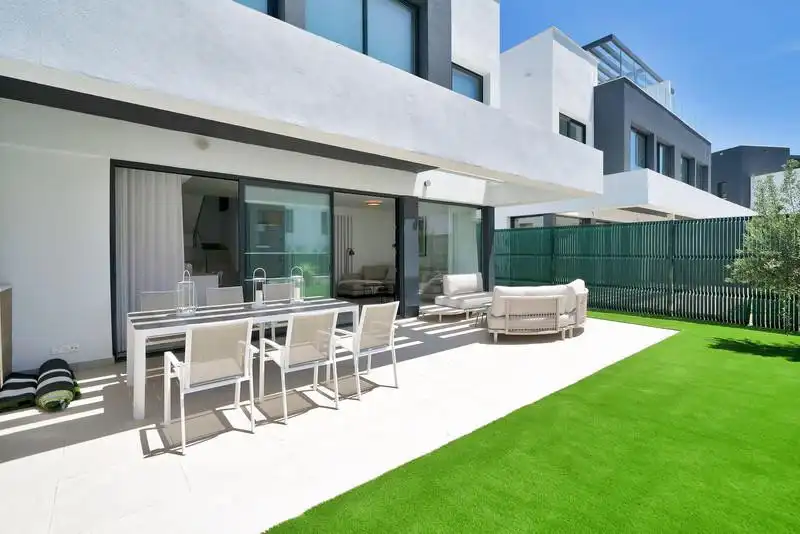Terraza de Casa adosada de alquiler en Estepona con Aire acondicionado, Jardín privado y Terraza