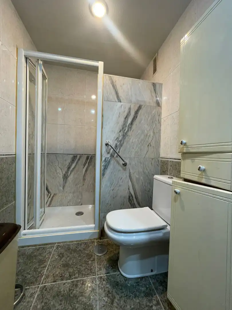 Badezimmer von Wohnung zum Verkauf in Gijón  mit Heizung, Terrasse und Abstellraum