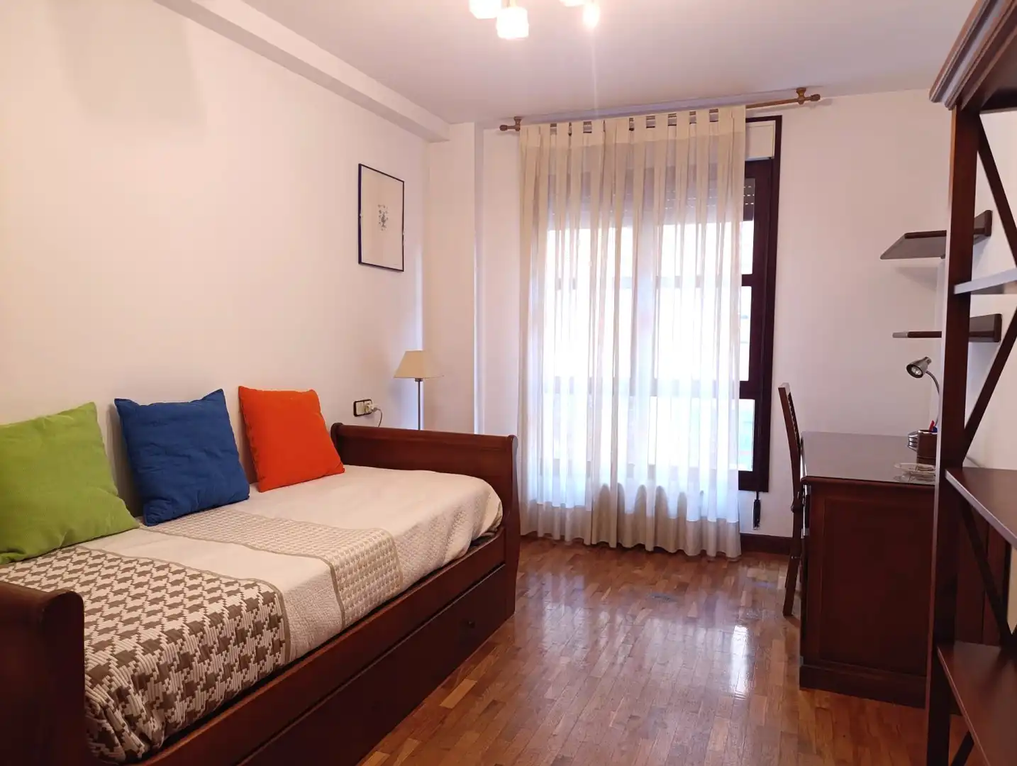 Habitación de Piso de alquiler en Oviedo  con Calefacción, Parquet y Terraza