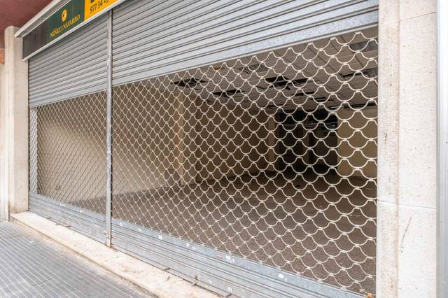 Local comercial en Alquiler en  CALLE CORREDOR DEL GAS LOCAL 5-6 CASA 19, 11 L en Llevant