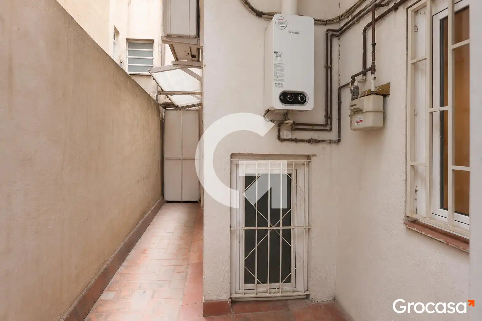Flat for sale in Barcelona  with Air Conditioner, Oven and Balcony